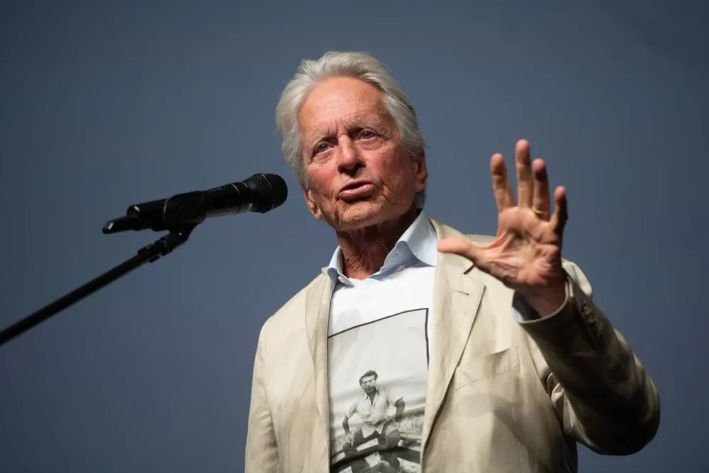 80岁的迈克尔·道格拉斯宣布息影 退出演艺圈