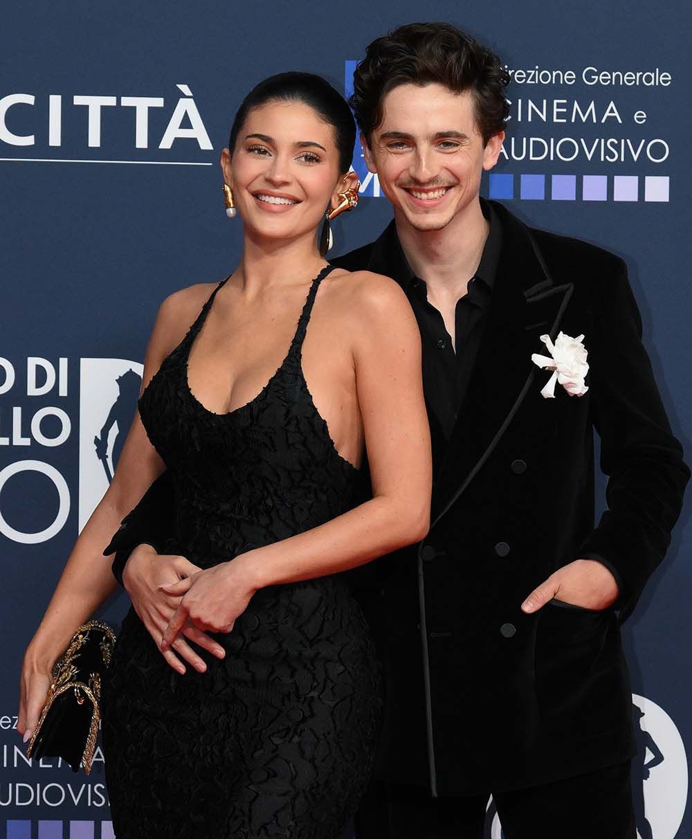 性感火辣!甜茶携28岁女友亮相新片首映礼