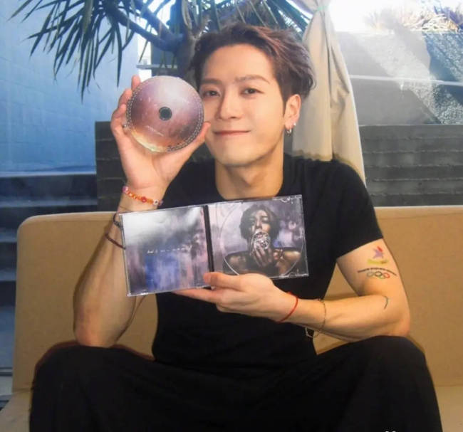 王嘉尔专辑提前泄露：我现在才知道，蛮崩溃的！